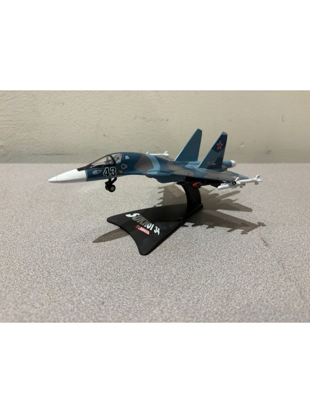 Realtoy Wings Diecast Metal Plane 1:100 Sukhoi Su-34 Jet Model w base